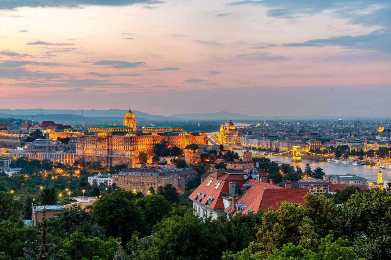 Apartment On Gellert Hill Downtown With Free Garage & Castle View Budapest Bagian luar foto