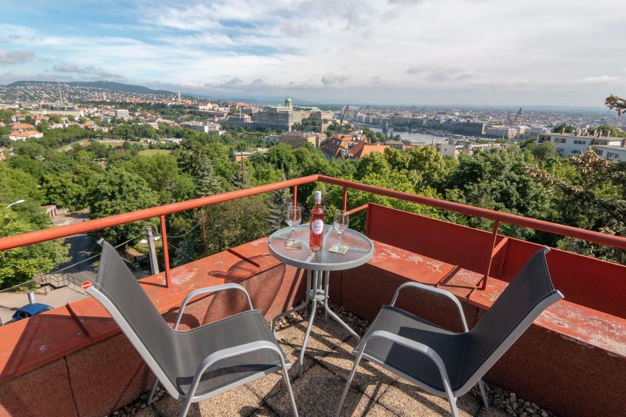 Apartment On Gellert Hill Downtown With Free Garage & Castle View Budapest Bagian luar foto