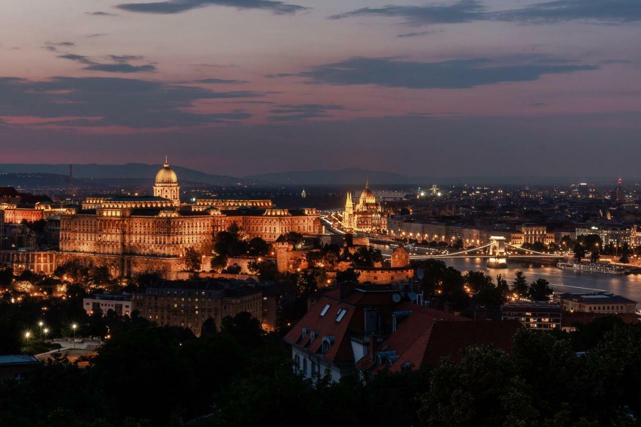 Apartment On Gellert Hill Downtown With Free Garage & Castle View Budapest Bagian luar foto